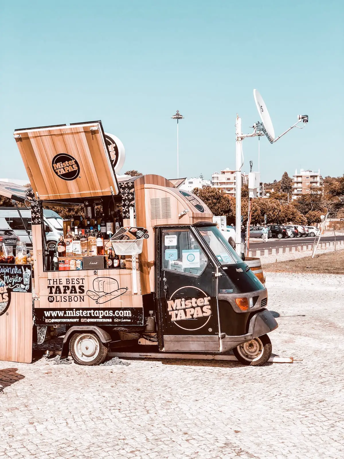Food Truck in Lissabon am Tejo