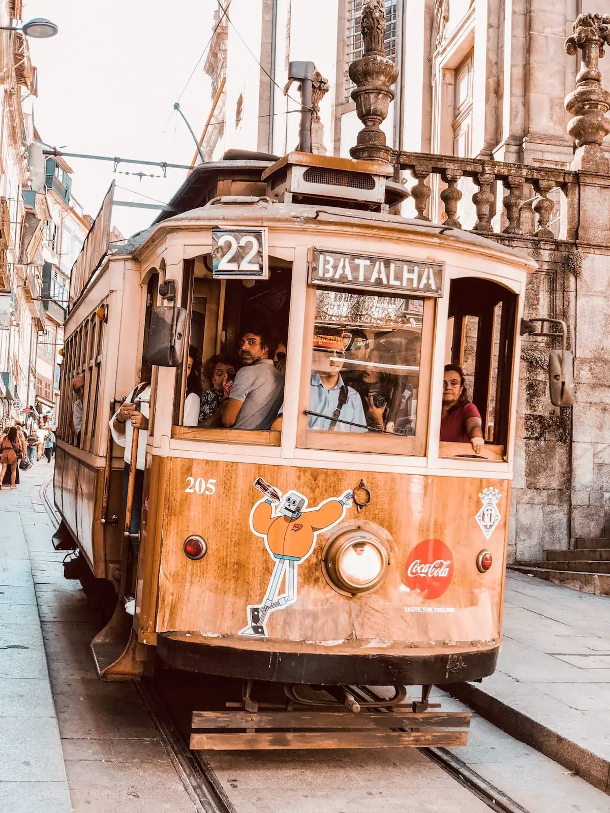 Städtereise Porto, Urlaub in Portugal, Reisetipps und Sehenswürdigkeiten Porto, Fisch essen in Porto Städtetrip, historische Tram