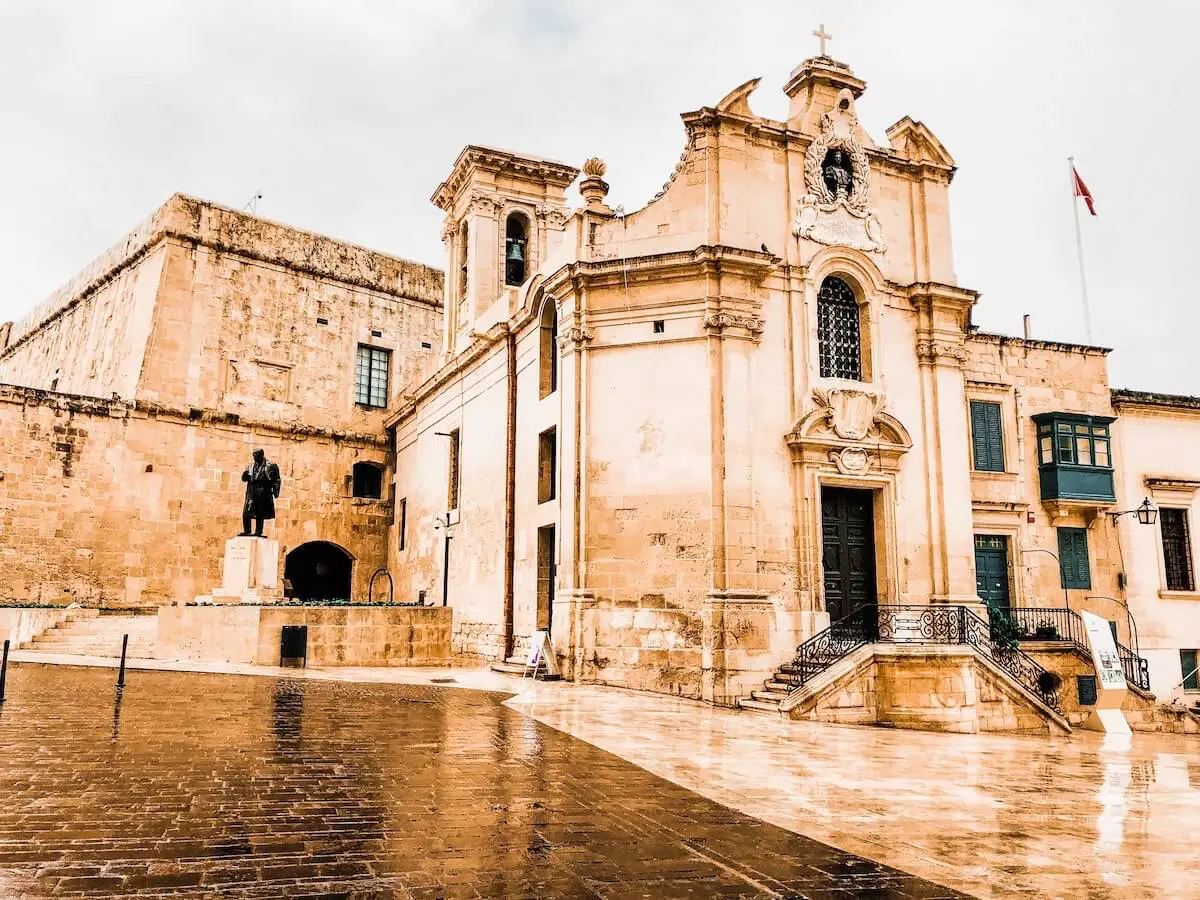 Sehenswürdigkeiten in Valletta zu Fuß: Kirche