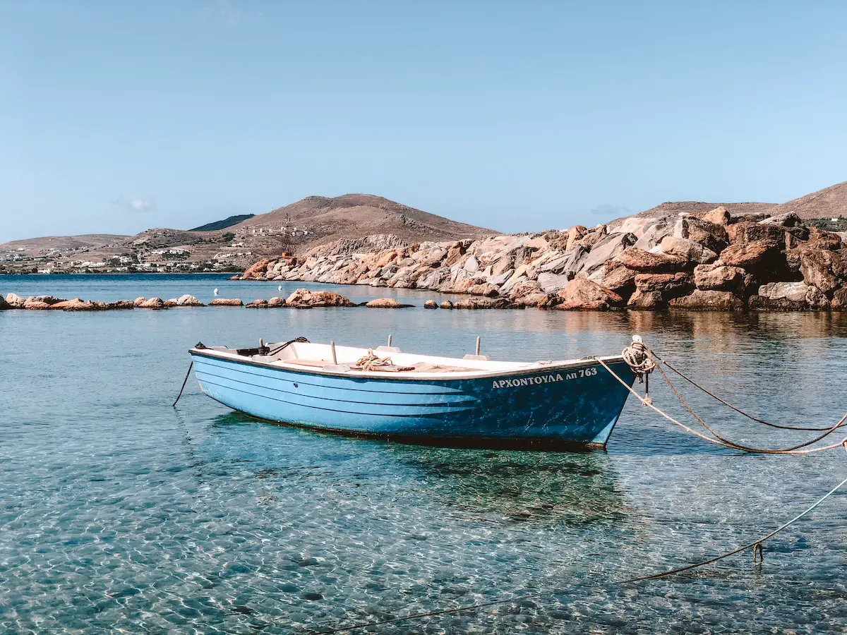 Boot im Fischerhafen von Paros