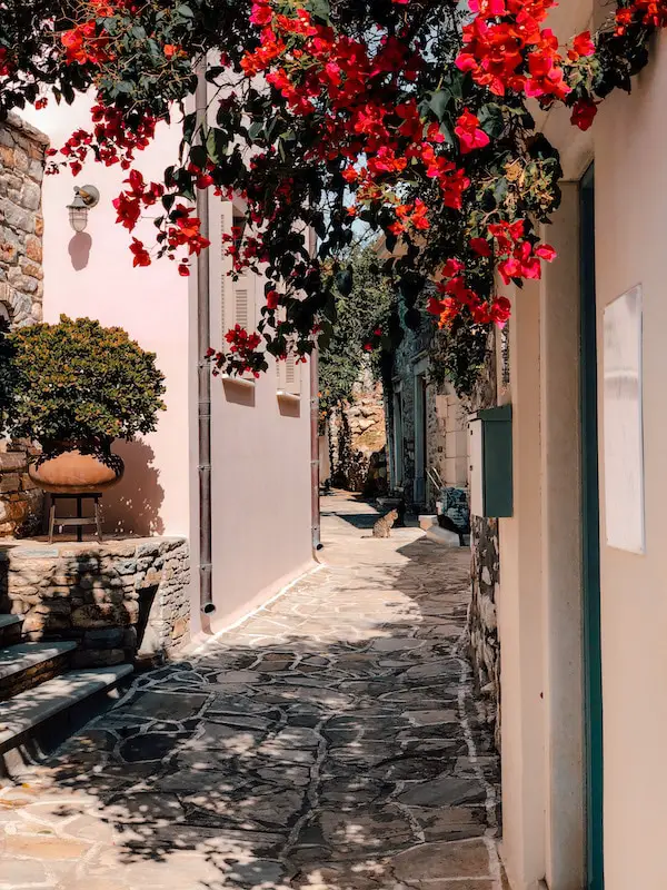 Gasse in der Stadt Halki auf Naxos