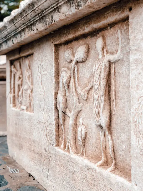 Eingang zum Archäologischen Museum auf Paros