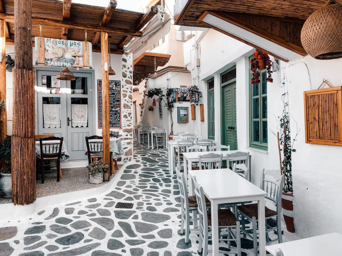 Inselhopping Kykladen - weiße Gassen auf Paros