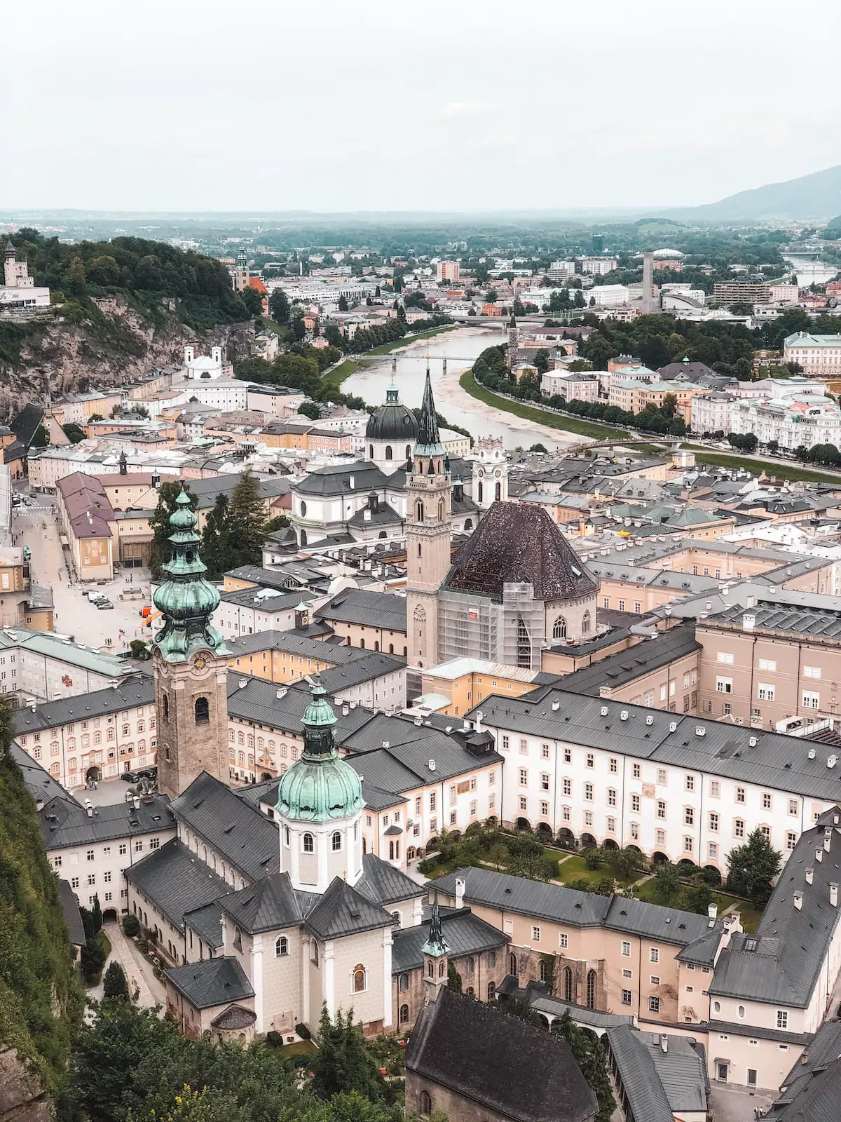 Ausblick über Salzburg und Fluss